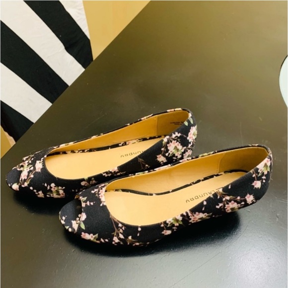 CL Floral print low heel name brand shoes - Picture 1 of 7